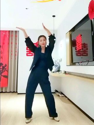 《烟雨人间》送给我即将结婚的小棉袄,作为父母,既开心又牵挂,随有不舍,但为你高兴;从今天起,你们有了自己的小家庭,妈妈祝福你们在以后的日子里,互敬互爱,永结同心,前程似锦,执子之手,幸福安康快乐一生#总之为娘永远爱你们