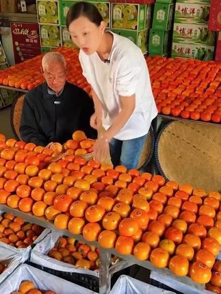 #优质农产品 #新鲜采摘 #口感特别好 巧克力脆甜柿子,甜而不腻,吃了还想吃!#脆柿 #应季水果