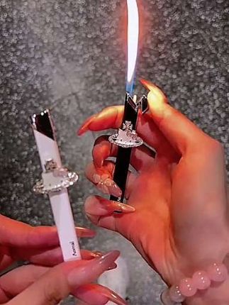 不敢想象我的闺蜜收到这个土星 Kitty会有多开心~嘿嘿hellokitty #打火机#仙女必备#哥特风#炫酷