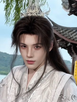 给@张景澜 帅哥做的楚晚宁造型太帅啦!就是之前的花絮很多宝宝说像师昧偷穿师尊的衣服哈哈哈下次试试#楚晚宁 #二哈和他的白猫师尊 #男生古装发型 #男生头套造型 #杭州汉服妆造