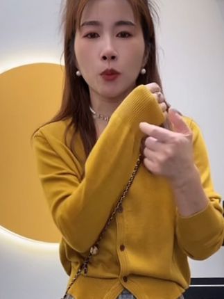2025高级感新款V领开衫薄款外套针织上衣极简风长袖针织打底衫女#上衣穿搭 #针织毛衣 #薄款外套 #极简风长袖上衣 #打底衫女