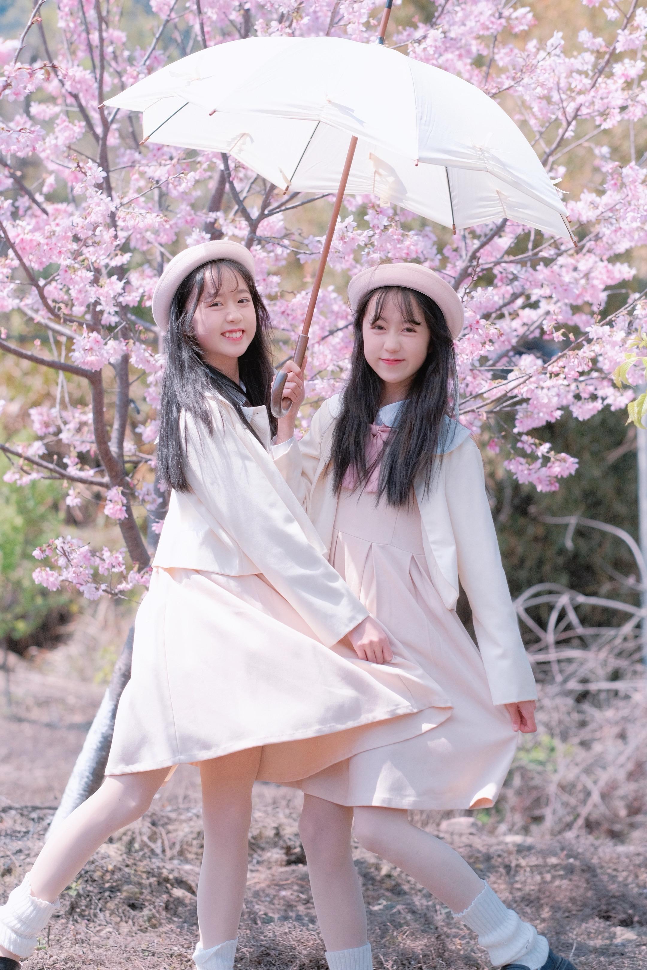 #布丁糖糖 在秋天发一组春天的樱花美照@🌸布丁糖糖🌸 #樱花 #双胞胎 #甜妹 #双胞胎
