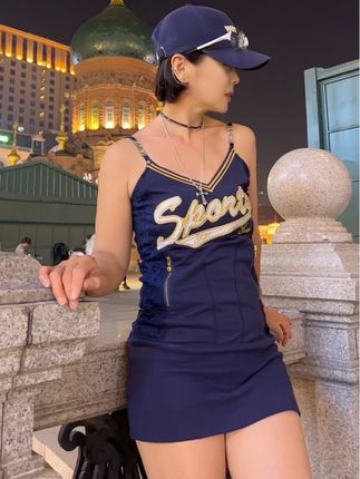 哈马冲线!转身遇见浪漫,刚跑完哈尔滨马拉松,汗水还没干,就直奔圣索菲亚大教堂! 轻风拂面,风里都带着胜利的甜。脚步从赛道切换到广场,疲惫瞬间被这份惊艳冲散~跑过一座城,爱上一种风景,这大概就是马拉松最棒的彩蛋吧!#好身材好气质 #夜晚拍照才有感觉 #健身女孩穿搭 #圣索菲亚大教堂 #街拍