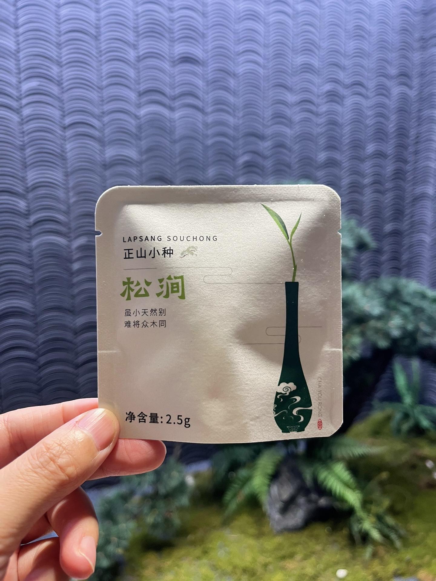 优质原叶袋泡茶。在快节奏的现代生活中,原叶袋泡茶以“简单随心,喝出茶中真味”的理念,将传统茶文化与现代便捷完美融合。精选100%原叶茶叶,拒绝茶粉,保留茶叶完整的形态与醇厚本味,让每一口茶汤都如工夫茶般细腻悠长。