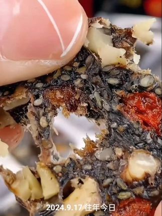#我要上热门 ,姐妹们一定要多吃这个黑芝麻核桃阿胶糕,它是女人的好搭档,吃起来软糯香甜,越嚼越香,而且都是独立包装,随手打开一包就能吃,平时上班饿了或者馋了都可以来上一包,好吃又健康。它里面还添加了黑芝麻跟核桃,真的是好吃到停不下来啊!喜欢的朋友赶紧点击链接抢购吧!#阿胶糕##好吃到停不下来 #真材实料 #休闲零食 @DOU+小助手 @巨量千川