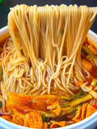 #三只松鼠螺蛳粉 #妈呀太香了 #好吃到停不下来 #嗦粉的感觉太快乐了
