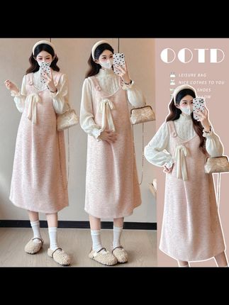 2025秋冬新款大码孕妇装蝴蝶结粉色毛呢减龄背带裙+蕾丝打底上衣#高品质#孕期穿搭 #面料柔软舒适 #遮肉显瘦 #两件套