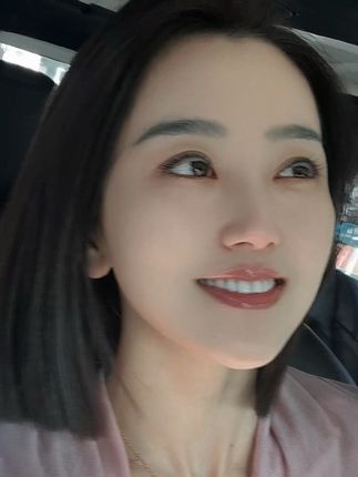 一朵花 在默默等雨下,一颗心 想听你的情话,一场梦 醒来时你在哪,一个人 眼泪不停滴答……#偷偷放下#洋澜一