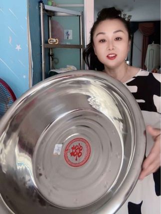 306不锈钢加厚加大款的大款,适合所有人使用