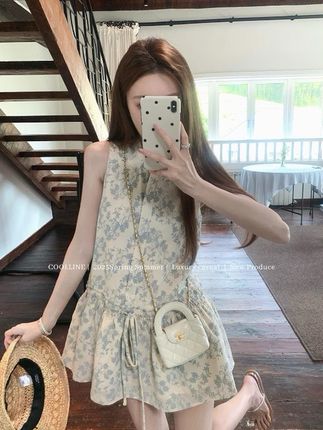 A盈盈夏日青花瓷中式印花清凉设计感圆领休闲减龄A字系带裙连衣裙#女装#连衣裙#洋气减龄#ootd穿搭#显瘦穿搭@DOU+上热门 @小店随心推 @巨量千川