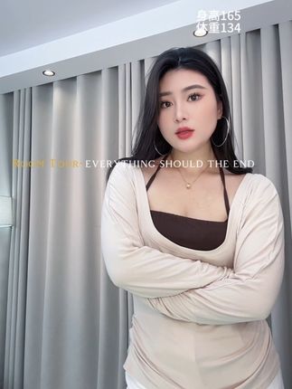 #大码女装 温柔的配色 挂脖的上衣 是你的感觉吗#微胖女生