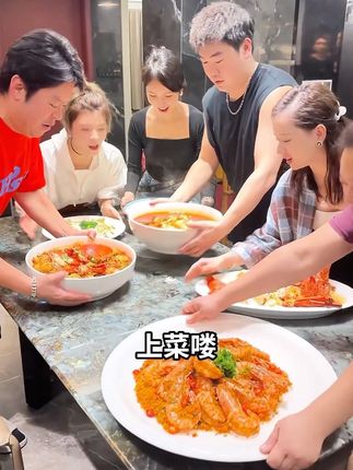 给“老丈人”安排点海鲜,再来点皮脆肉香牛肉烤肠#海鲜美食#嘉之派牛肉肠#抖音美食推荐官 #牛肉肠#来驾啊