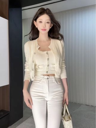 早秋氛围感穿搭白色针织开衫外套吊带背心上衣两件套装女2025新款#穿搭#美出高级感#谁穿谁好看#今天穿什么#辣妹穿搭