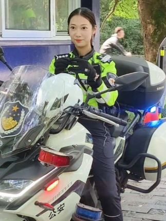#交警正能量 今天天气真好呀,小兔子警官又准备进山巡逻喽!#杭州交警 #最美交警 #兔子警官 #李语蔚 @DOU+上热门