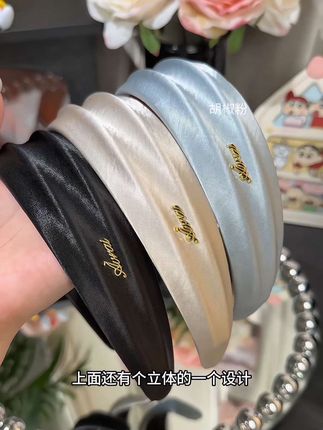 绸缎的材质很有质感,谁能想到因为一个发箍,就能让整个人的气质都不一样了#发箍#时尚饰品 #发箍控