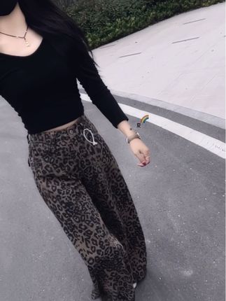 人世间的相遇,不是在路上,而是在心里。 美好的感情,不是朝夕相处,而是默默陪 伴。幸福不是一时的事,而是一世的事~#穿出高级感 #穿搭分享