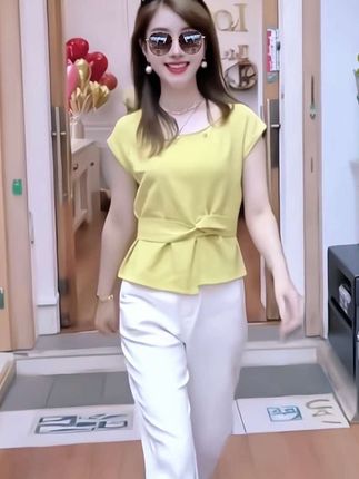 时尚显瘦短袖上衣 穿上舒服洋气十足修身显瘦显腿长#夏季穿搭 #显高显瘦 #优雅气质 #洋气百搭 #谁穿谁好看