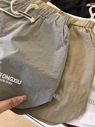 洋气又百搭的薄款休闲短裤!简直就是夏日的百搭神器,随便怎么搭配都超帅气超好看的! #高品质童装 #面料柔软舒适 #男孩子也要有衣品 #男童短裤夏 #男童夏季穿搭