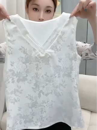 #谁穿谁好看 #百搭显瘦 #遮肉显瘦穿搭 #减龄显瘦穿搭 #背心
