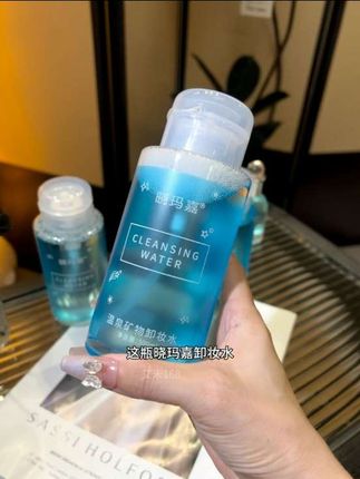 啊啊啊!这款脸眼唇三合一的卸妆水实在是太划算了,温和又卸得干净!#卸妆 #卸妆水 #好物推荐🔥