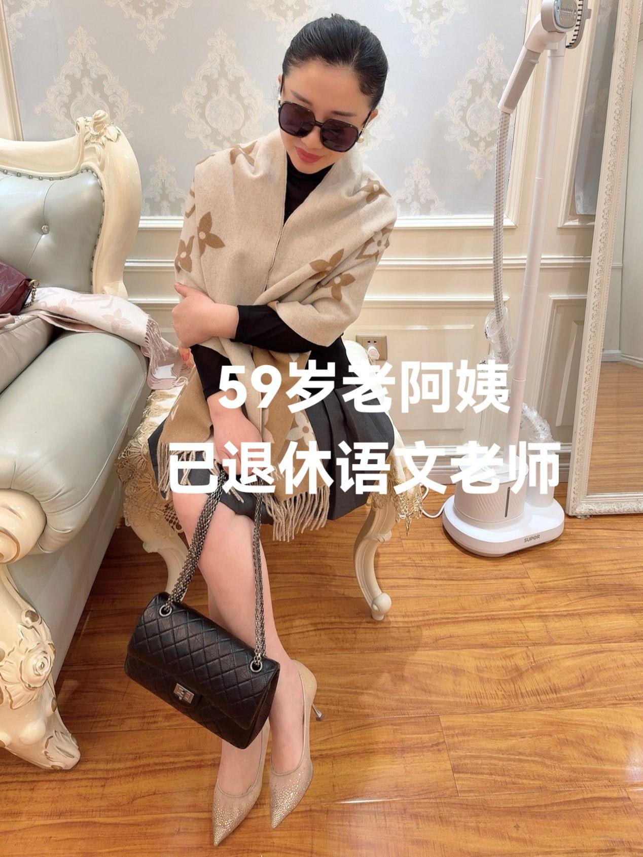 即使退休了,也要做个精致,优雅的女性。爱自己,自己才是靠山。#高级感穿搭 #高跟鞋 #披肩 #优雅气质 #高跟鞋