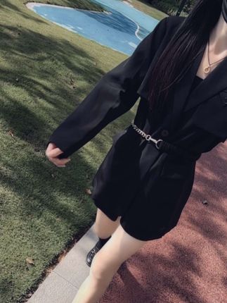 宁可在自己的世界孤独为王,也不在别人的繁华里 为奴,闭嘴微笑,做自己生活的主角,简单又高 级,任何关系,只要你想陌生,我随时可以…#高级感穿搭 #早秋穿搭