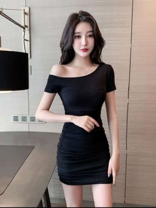 斜肩露肩连衣裙性感女装夜店御姐风露背抽褶修身显瘦包臀辣妹裙子#斜肩连衣裙#露肩连衣裙#性感连衣裙#显瘦连衣裙#包臂连衣裙