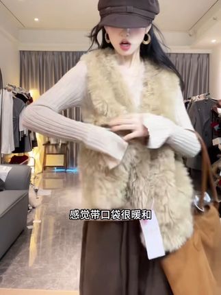 “欧尼马甲”托斯卡纳毛毛坎肩外套秋冬加厚百搭皮毛一体马甲女短款#气质上衣#法式上衣#显瘦马甲#时尚马甲#设计感上衣