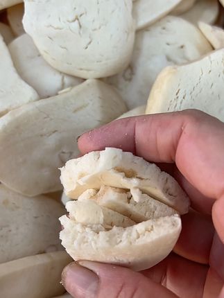 老式手工爆年糕片,又酥又脆的还是小时的味道#爆年糕片 #童年记忆小零食