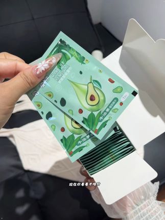 出门可别扛着卸妆油啦,快来薅这个独立包装的牛油果🥑卸妆湿巾,一片卸全脸,特方便!#好物推荐🔥 #学生党必备 #美妆 #卸妆油 #旅游必备