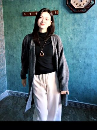从不羡慕人来人往的新鲜感,只羡慕在心里的人一直都在!#秋天外套推荐 #高品羊毛衫 #外套开衫