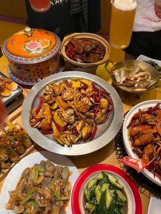 需要大声安利的秋天的第一口鲜🦀#美食 #香辣蟹 #烧烤 #需要大声安利的烟火气美食 #秋天的第一口鲜