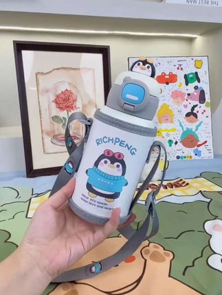 盖子可当水杯儿童保温杯316钢适合4-11岁女宝两用幼儿园卡通水壶,盖子可当水杯#儿童保温杯#316不锈钢材质卡通水壶#适合4一11宝宝@DOU+小助手