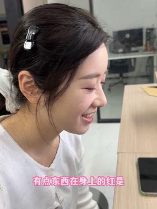 他好像真的被吓惨了!#搞笑 #办公室 #一定要看到最后