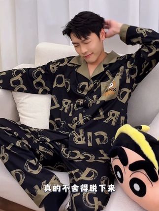 夜晚穿着这套睡衣 整夜的舒适睡眠都有了#好物推荐🔥 #家居服套装 #蜡笔小新 #睡衣男 #情侣穿搭