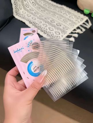 贴上就消失的#双眼皮贴 谁能不爱啊!而且防水防汗粘性嘎嘎强#美妆 #双眼皮贴推荐 #卡卡西双眼皮贴