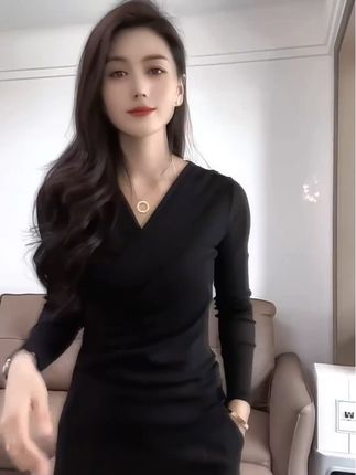 2025年秋季爆款v领修身长袖网纱T恤套头内搭显瘦交叉打底上衣女潮