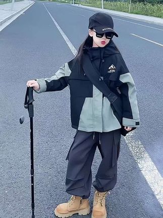 女童拼接三合一可脱卸连帽冲锋衣秋冬中大童保暖加绒加厚风衣外套#儿童冲锋衣#三合一冲锋衣#可拆卸冲锋衣#儿童风衣外套#中大童搭配