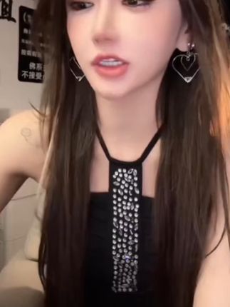 #挂脖烫钻吊带背心#太好看了#性感穿搭#背心穿搭 #吊带背心
