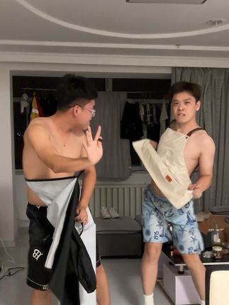 准时准点整点马尿#一个八拍征服你 #酒后行为艺术家 #搞笑