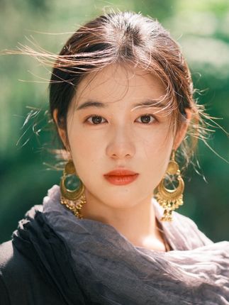 “往事流转 在你眼眸” #拍照姿势 #拍出电影感 #东方美 #电影感 #文艺穿搭
