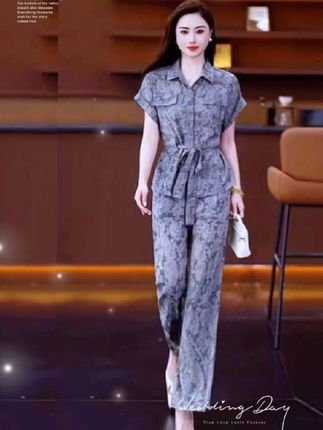 宽松休闲时尚洋气套装女士夏季新款气质收腰衬衫垂感直筒裤两件套#优雅气质 #美搭尽显女神范 #高端大气 #复古风穿搭 #引领时尚潮流