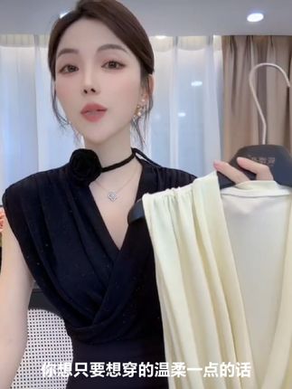 法式气质无袖t恤女时尚洋气小众修身设计感小衫别致绝美短上衣