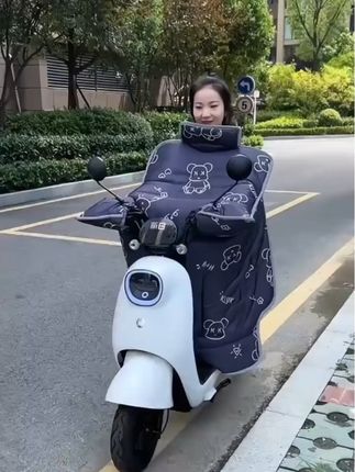 冬季电动车挡风被,加绒加厚保暖,适用于电瓶车、摩托车和三轮车,具有防水防风功能。 #电动车挡风被 #好物分享