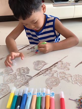 DIY免烤胶画 #免烤胶画 #动手动脑 #亲子手工 #让孩子远离手机 #儿童玩具 @二宝妈陪玩