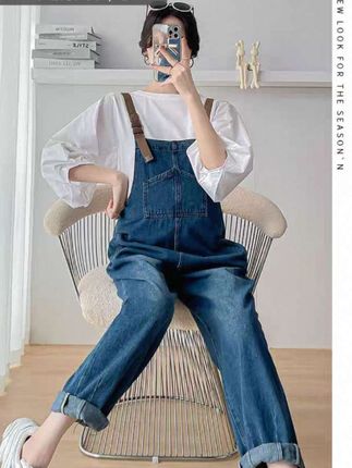#孕期穿搭小孕妇们,秋天好喜欢这甜酷又减龄的穿搭!白色灯笼袖衬衫一学院风牛仔背带裤,上身韩里韩气,元气少女感十足!版型宽松舒服又好穿,胯宽腿粗梨形身材的姐妹都可以轻松驾驭!时尚百搭又时髦!#孕妇装新款#早秋新款#减龄穿搭