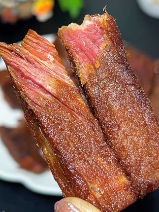 #晚上饿了馋了就吃这个收汁卤牛肉,满满的高蛋白质,肉质紧实#妈呀太香了 配料干净,也是无糖的,管理期的姐妹饿了馋了来一罐好吃没负担……#卤牛肉#开盖即食#轻食简餐