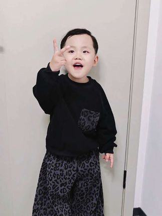 一个人带孩子也挺爽 人少事少自己的孩子自己做主 不用处理人际关系和婆媳关系 做个松弛感的妈妈 不想做饭了可以点个外卖 卫生脏了可以休息会再搞 孩子不愿意睡觉了就带他出去玩 所有东西都不会有人说三道四 尽管身体疲惫但总归没有太多其它的烦心事 总结下来一个人带娃就是规律好带 利索快乐 #宝妈情感共鸣 #当妈妈后 #只有宝妈才懂吧 #拥有什么就享受什么