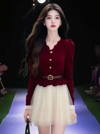 酒红色性感辣妹修身上衣时尚气质显瘦半身裙甜美小清新两件套新款#套装两件套 #ootd女生穿搭 #时髦穿搭 #名媛千金穿搭 #订婚穿搭