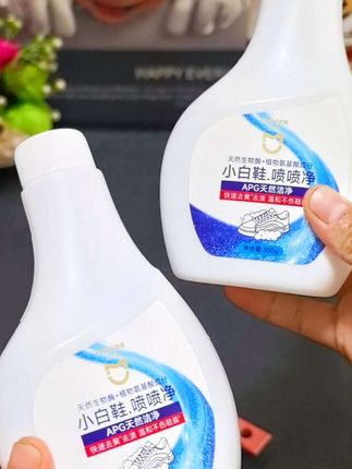 发黄的小白鞋别扔了,用迈洁斯小白白喷喷净,一喷一刷就擦好了!#小白鞋清洗剂 #迈洁斯小白鞋喷喷净 #刷鞋神器